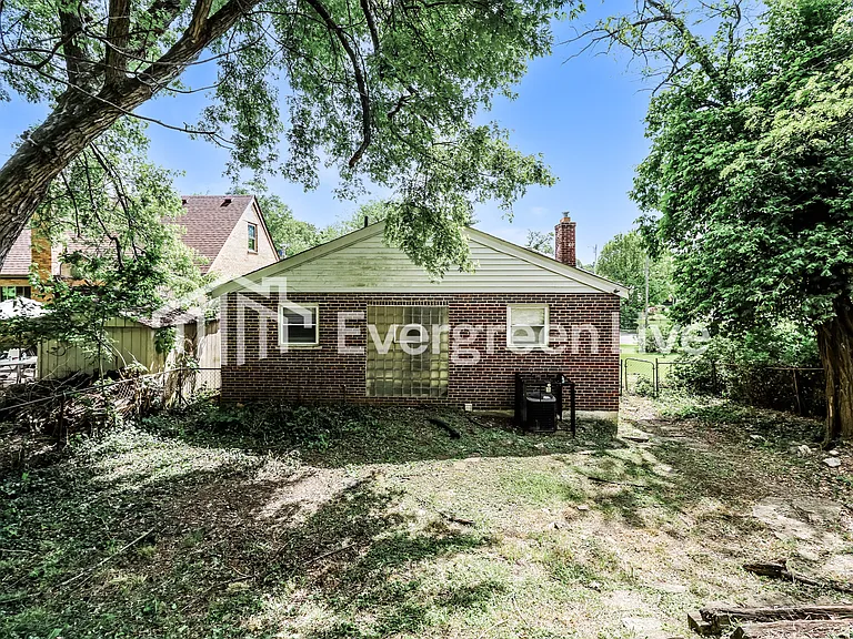 953 Covedale Ave — Photo 2