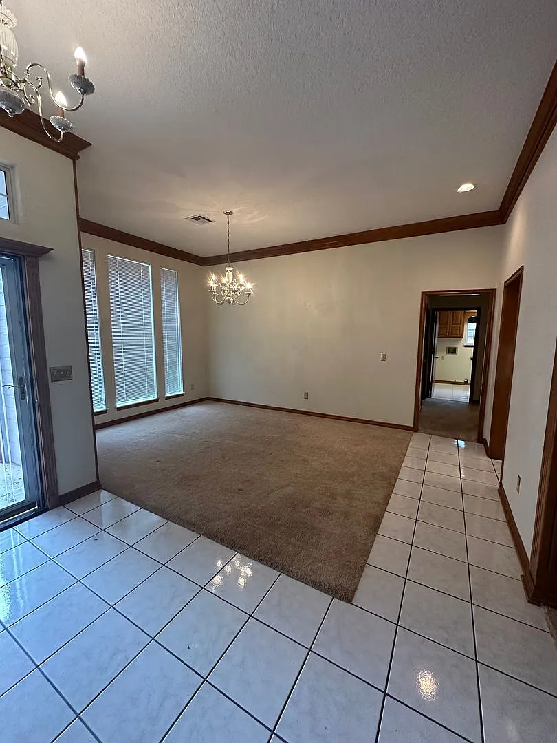 4 Bed, 2.5 Bath Brick home with 2 car garage — Photo 3