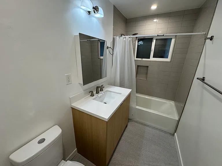 5447 Russell Ave #16 — Photo 9