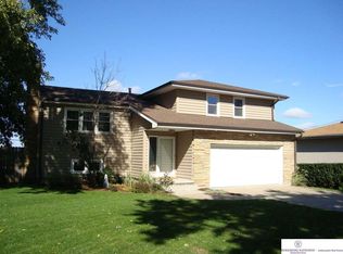 20244 Gateway Rd, Elkhorn, NE 68022