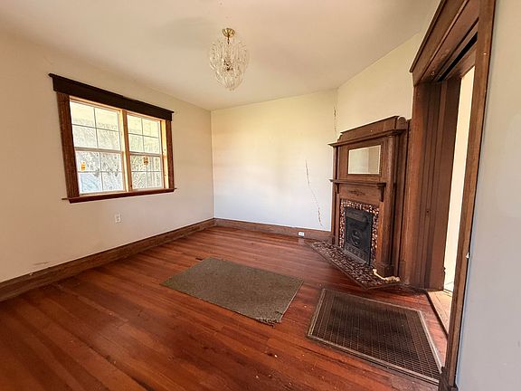 4th image of 329 W Ridgeway St