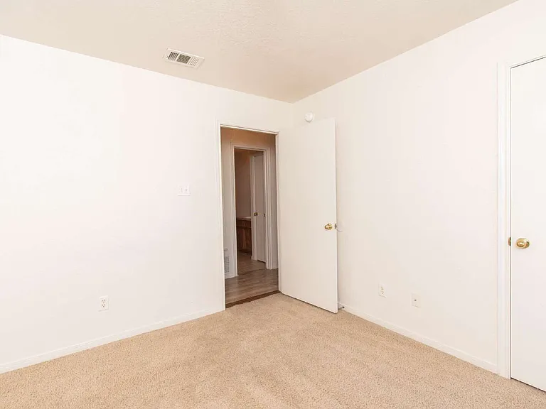 609 Bermuda #A — Photo 12