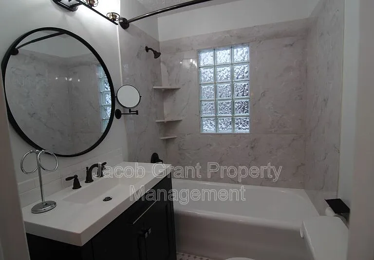 164 E 13th St — Photo 8
