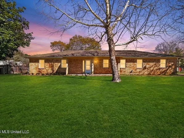 3408 Beach View Dr, Ocean Springs, MS 39564