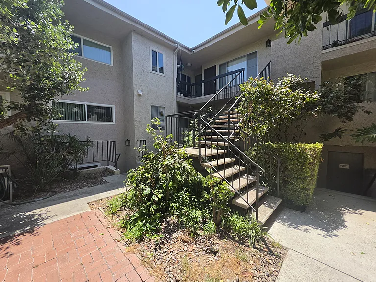 5055 Coldwater Canyon Ave #213 — Photo 34