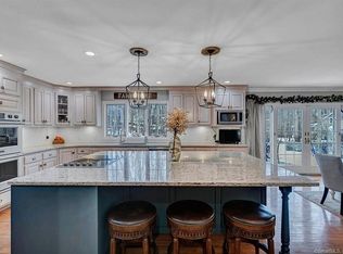 19 Jeremy Dr, East Lyme, CT 06333