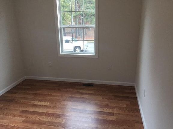 5th image of 555 Pleasant St