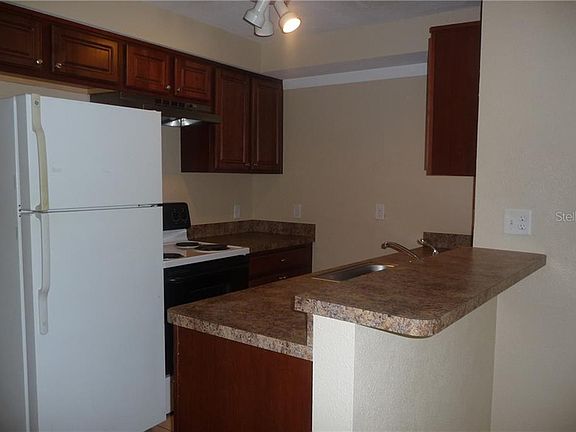 4th image of 2666 Saint Joseph Dr W