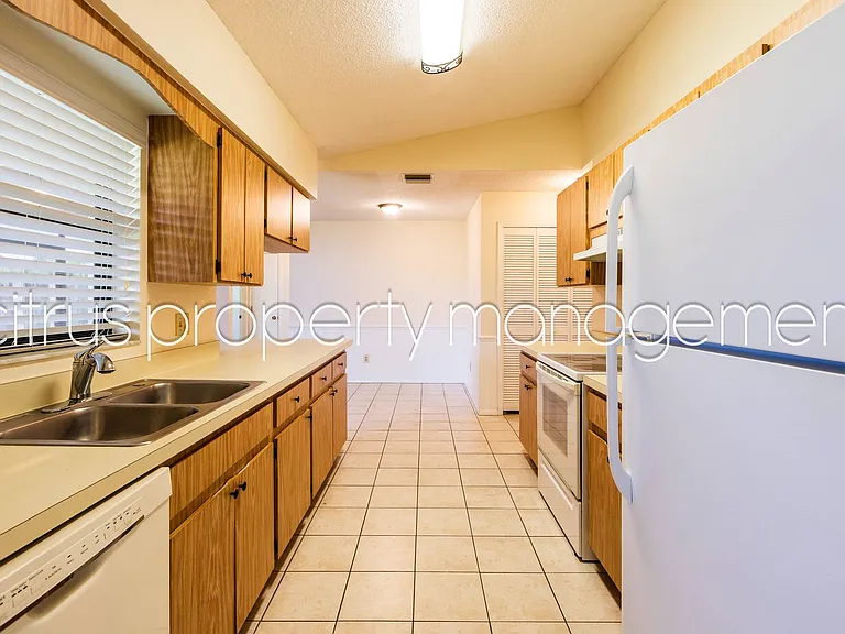 1002 Gammage Point — Photo 8