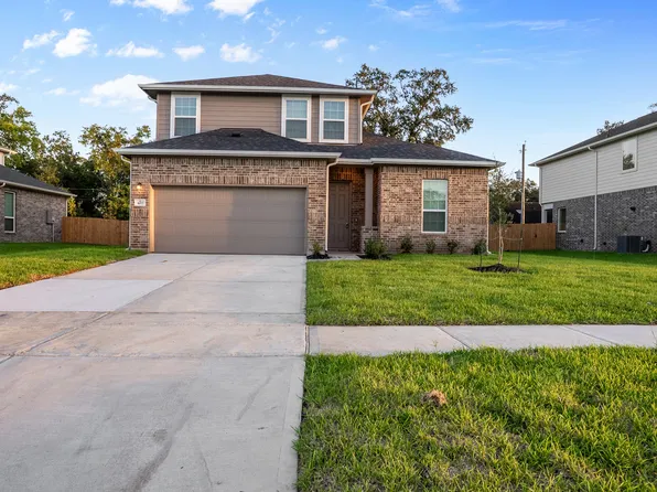 407 Magnolia Ln, Clute, TX 77531