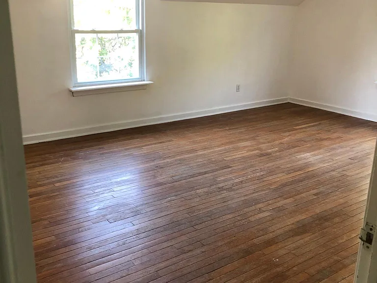 1890 Riverside Dr — Photo 12