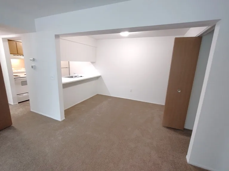 Charter Oaks Apartments — Photo 143