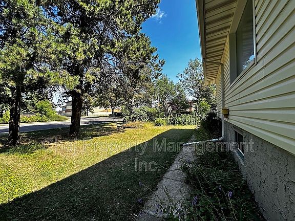 5th image of 11303 111a Ave NW