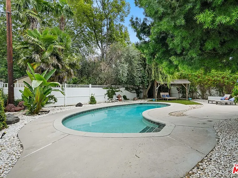 6558 Lasaine Ave — Photo 38