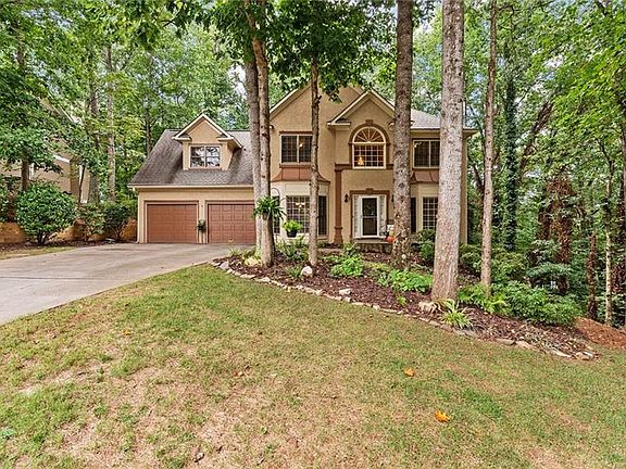 3rd image of 415 Beechwood Ln