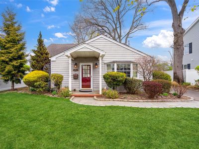 572 Forest Avenue, Massapequa, NY, 11758