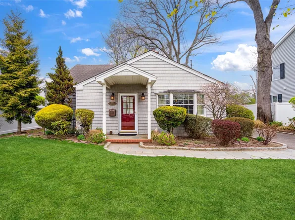 572 Forest Avenue, Massapequa, NY 11758