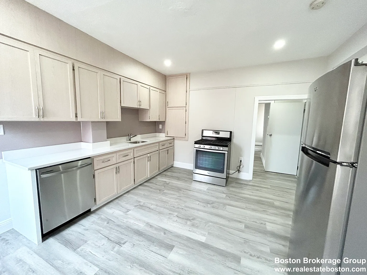 4 bed, 999 sqft, $3,800 — Photo 1