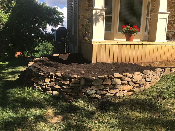 4th image of 17910 Stoneleigh Dr