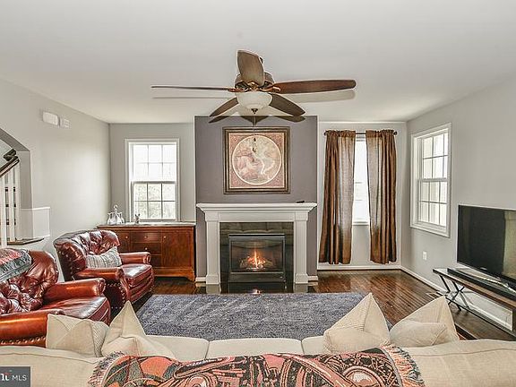5th image of 390 Long Meadow Dr