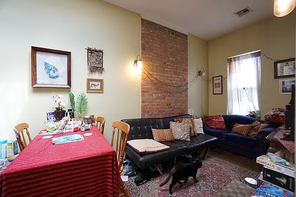 Rented by Rennit Inc. | media 37