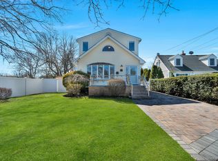 76 Balcom Road, Farmingdale, NY