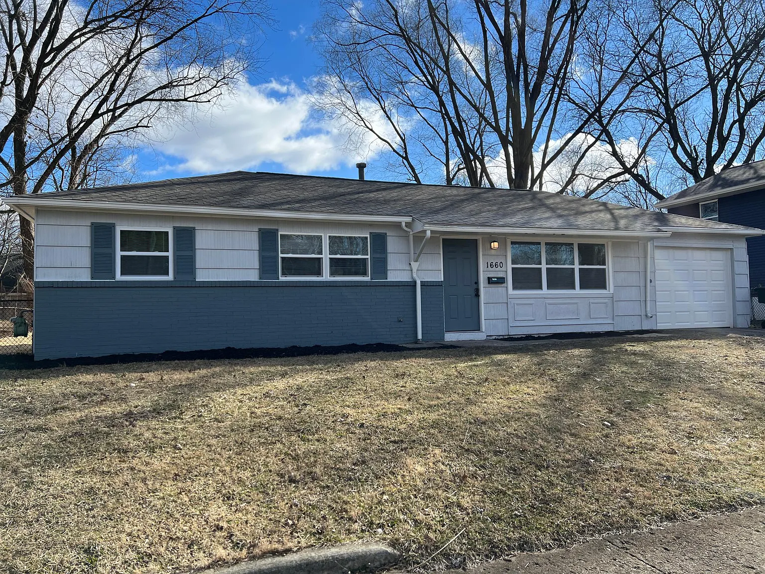 1660 Huxley Dr photo 1