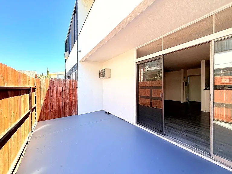 1029 N. Ardmore Avenue — Photo 9