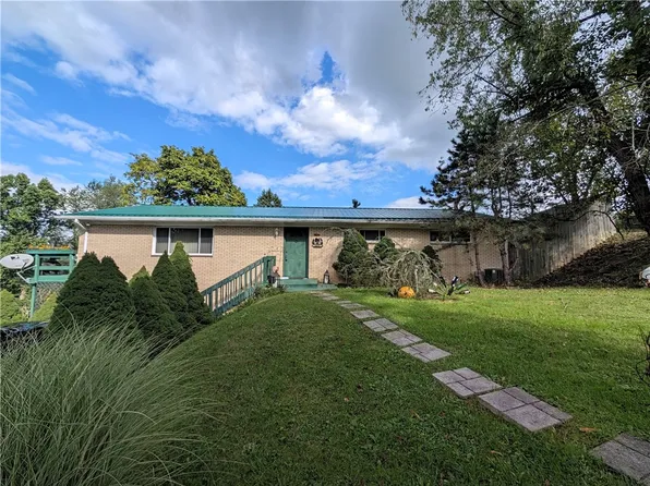 910 White Dr, Donora, PA 15033