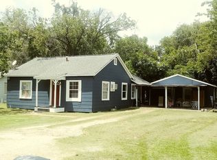 130 W Pecan Ln, Clute, TX 77531