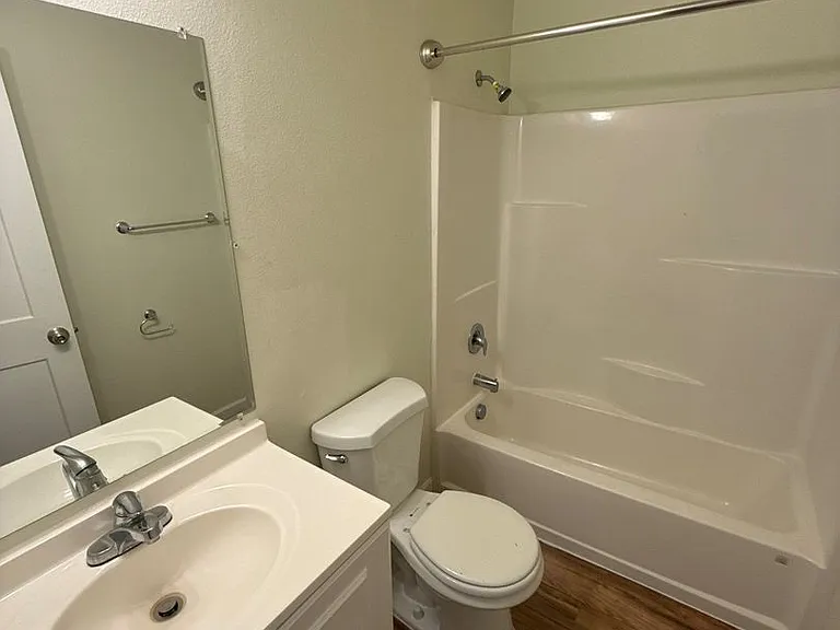 200 Railroad Ave #8 — Photo 15