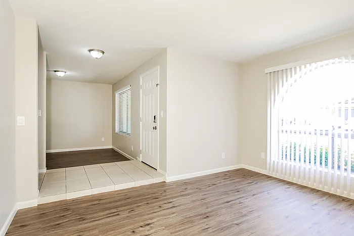 3143 W Julie Dr — Photo 4