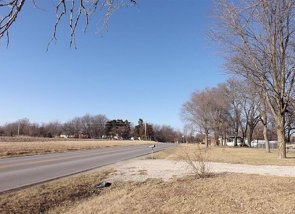 3rd image of 808 N F Hwy