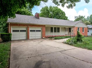 1654 S Roanoke Ave, Springfield, MO 65807