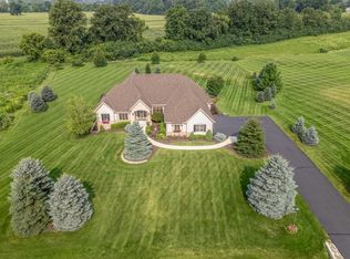 12575 N Hawks Glen Ct, Mequon, WI 53097