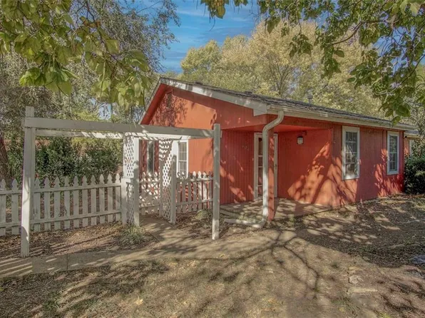 604 W 27th Pl, Lawrence, KS 66046