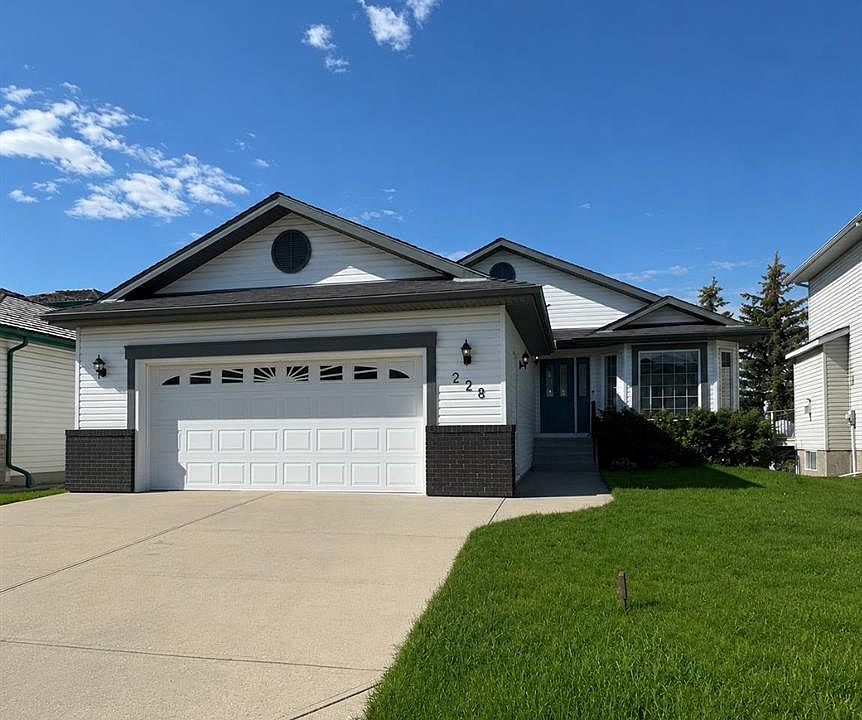 1st image of 228 E Woodside Cres NW