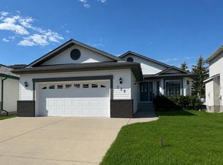 228 E Woodside Cres NW, Airdrie, AB T4B2G8