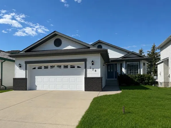 228 E Woodside Cres NW, Airdrie, AB T4B 2G8