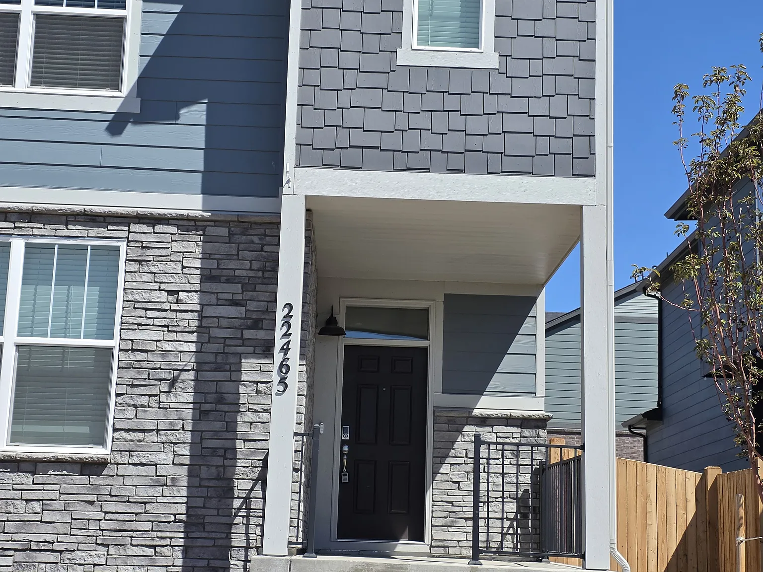 3 bed, 2.5 bath, 1511 sqft, $2,700 — Photo 2