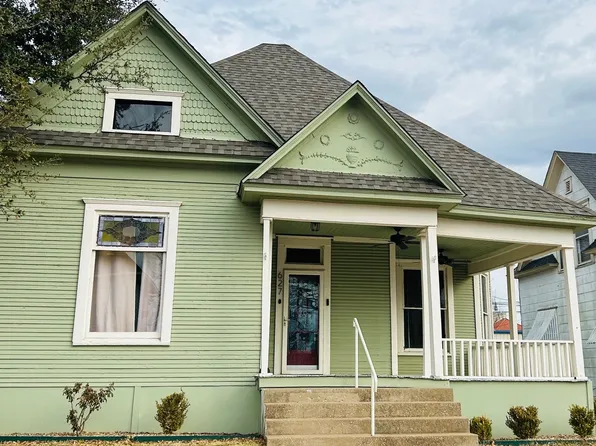 627 W Chestnut St, Denison, TX 75020