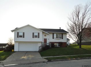 1659 Alicia St, Dubuque, IA 52002