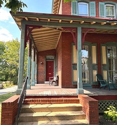 2nd image of 319 E Lancaster Ave #1