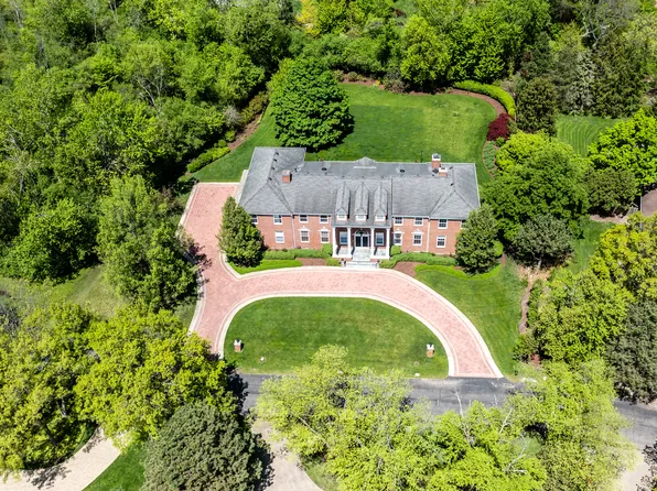 2345 Dorina Dr, Northfield, IL 60093