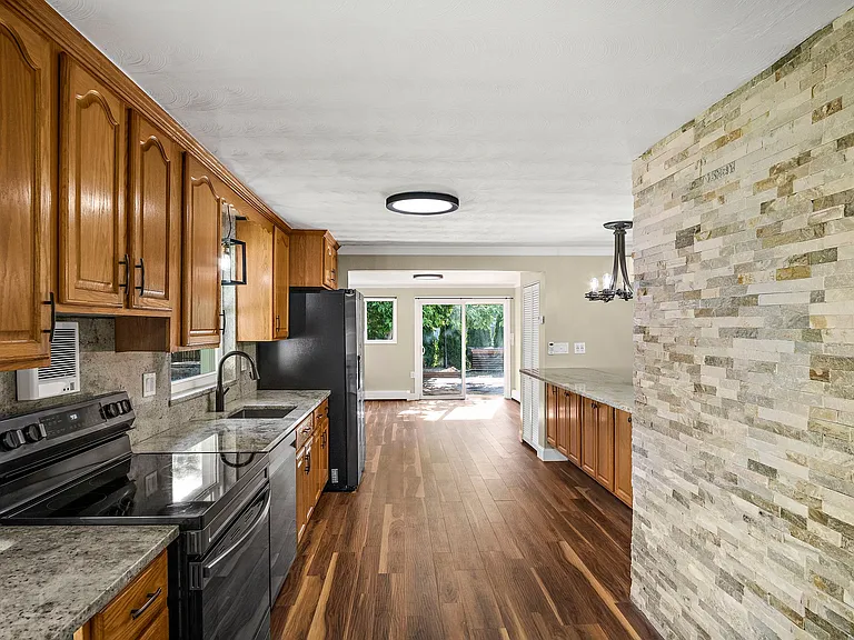 8 Carver Rd — Photo 7