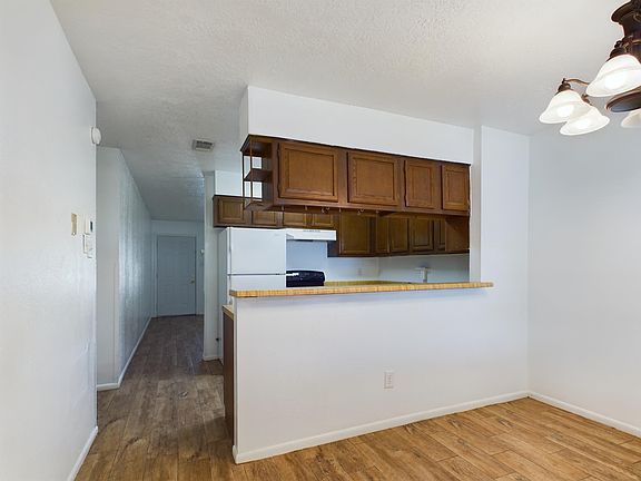 3rd image of 408 University Oaks Blvd