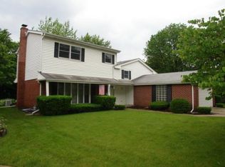 2921 N Huntington Dr, Arlington Heights, IL 60004