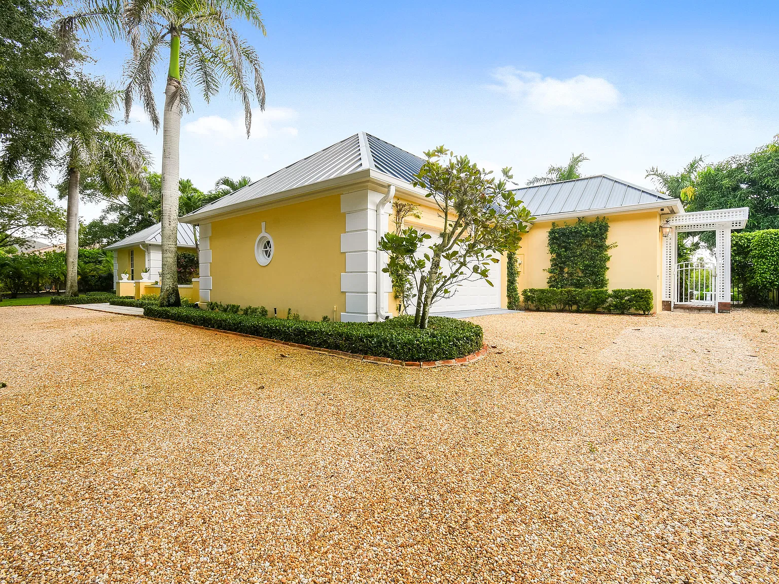 3 bed, 3.0 bath, 2917 sqft, $30,000 — Photo 4