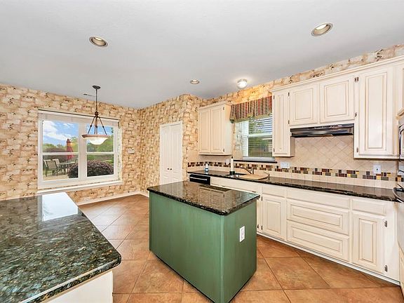 5th image of 1085 Cornell Dr