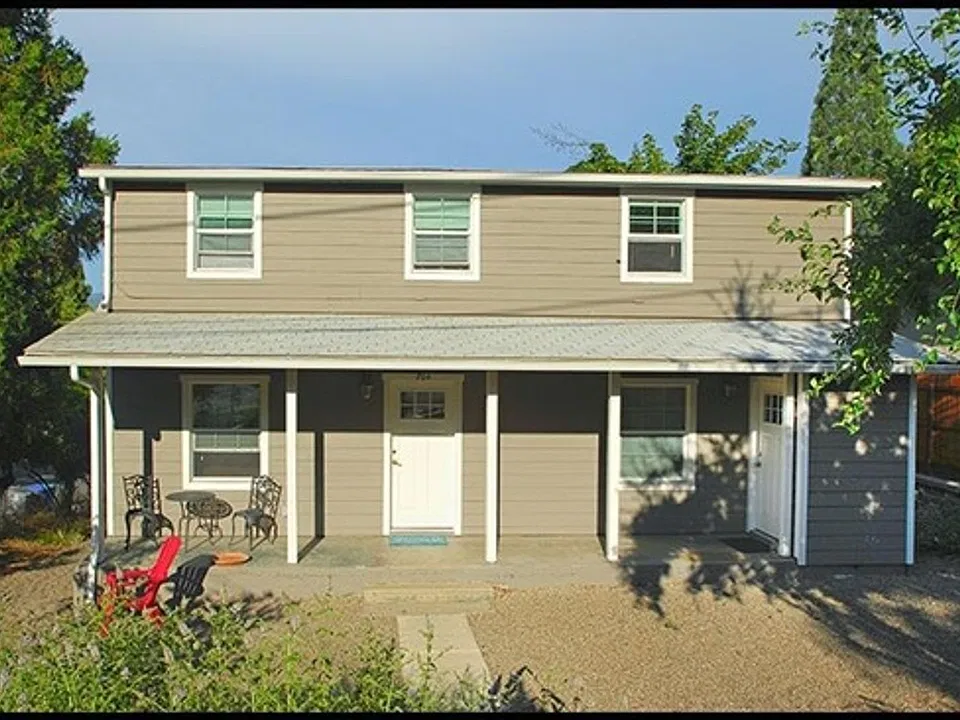 704 Indiana St